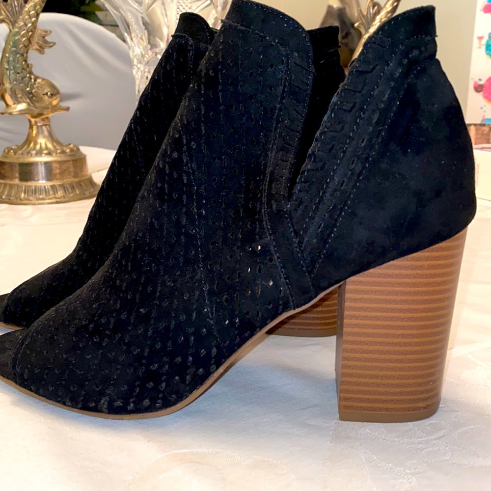 EUC Fergalicious size 10 black booties, open toe